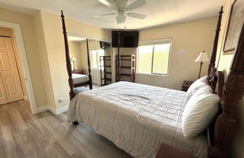 Bright and Spacious 2 Story Condo - Foto 14