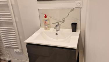 Faubourg des voyageurs 4 - Studio climatisé 2 personnes - proche axe autoroute - Photo 5, Shower