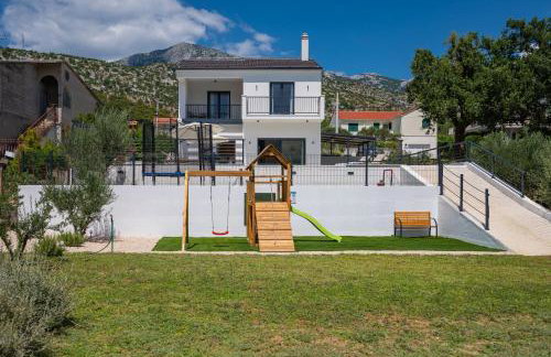 Villa Nacle with Heated Pool and Large Playground near Omis and Split - Photo 37