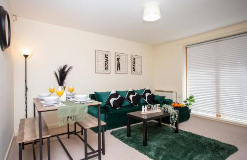Contemporary 2BR Retreat - Fast WiFi, Smart TV & Steps from Station! - Foto 11