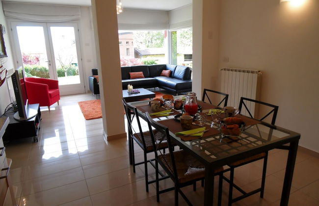 Fabulous Villa in Barasso near Lake - Photo 16