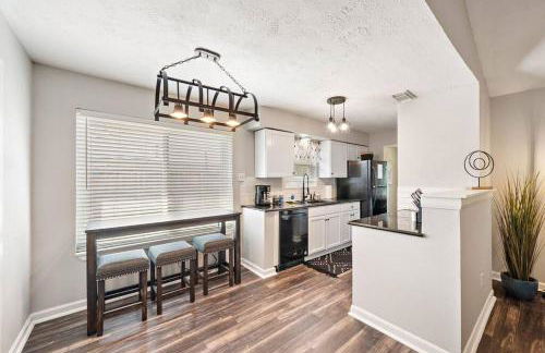 Large South Houston gem with covered patio seating - Foto 14