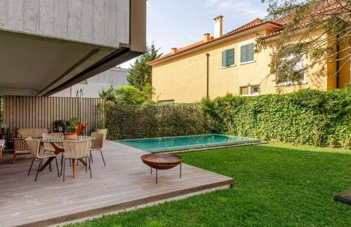 Grand Villa w/ Pool, Garden & Garage by HostWise - Foto 47