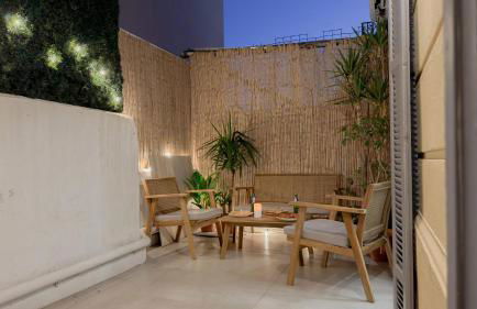 Central Studio - Bright & Modern - Private Terrace - AirCon - Near Train & Beach - Foto 18