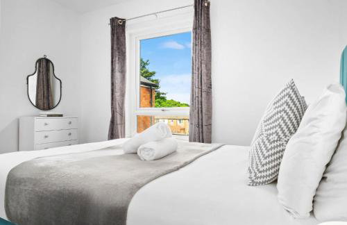 Stylish 3 Bed House - Garden - Parking - Netflix 181TA - Photo 9