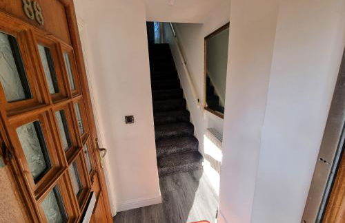 3 Bedroom House Perfect for Family Work Stays Easy Access to Manchester Oldham - Foto 24