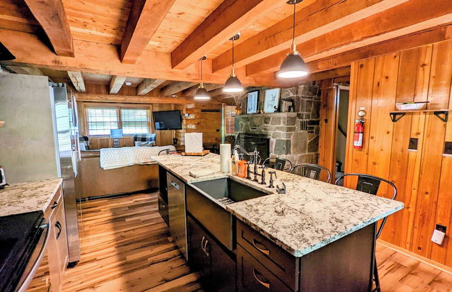 Hickory Cabin by Avantstay Firepit, Hot Tub, Game Room, Great Location - Foto 11