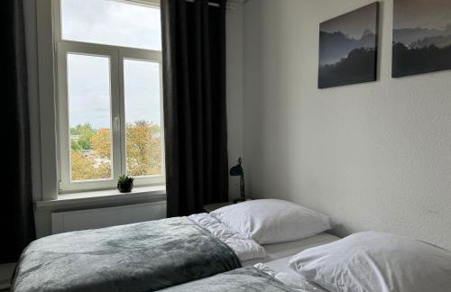 Moderne 4 Zimmer Apartment mit Bergblick Stadtzentrum Contactless Check-in - Foto 9