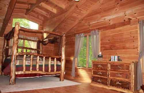 Deluxe Log Cabin with a Hot Tub in the Smoky Mountains of North Carolina - Foto 6