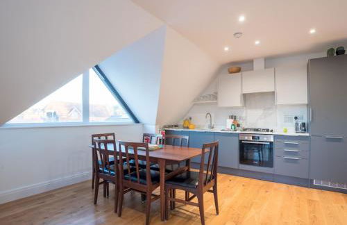 Radiant Penthouse on the Banks of the Thames - Pass the Keys - Photo 9