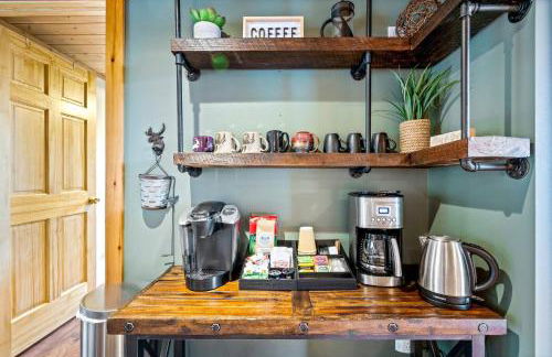 The Chalet - Spacious 7 bedroom near Sugarloaf, on Snowmobile and UTV trails, Hiking, Golf and Flagstaff Lake across the street - Foto 74