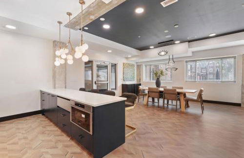 2BR and 2BA Near Events, Dining, and TRAX - Foto 39