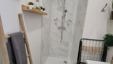 Le plein centre rez de chaussee au cœur de Calais - Foto 2