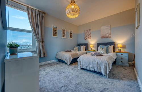 2-Bedroom Modern, Stunning & Stylish Contractor House, Sleeps 4, Prime Portsmouth Location with Free Parking Permit - by Blue Puffin Stays - Foto 1