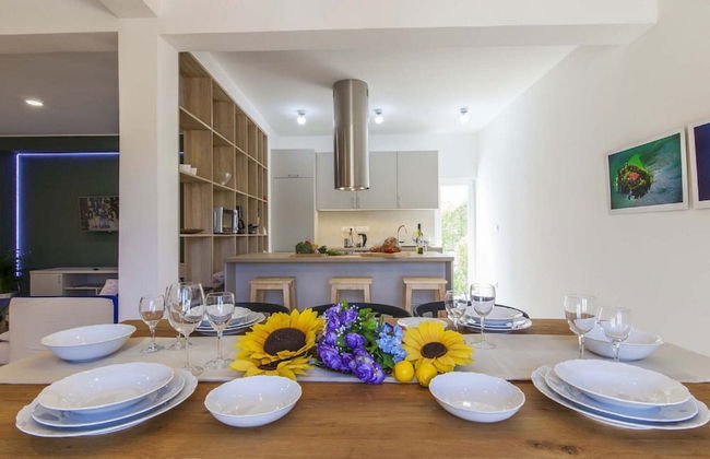 Deluxe Villa in Šibenik near Lake - Photo 10