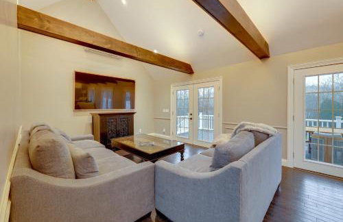 Easy Coast Access! Elevated Marthas Vineyard Stay - Foto 11