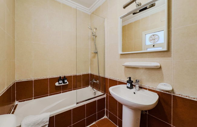 Distinct & Decent 2 BDR Apt. Steps From Nightlife and Airport - Foto 20