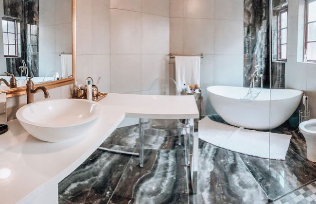 Serene Thatched Roof Retreat in Faerie Glen, Pretoria - Foto 9