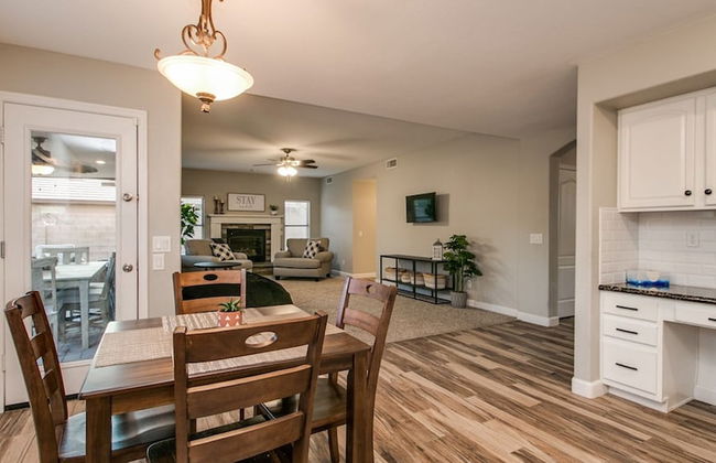 Massive 5 Bdrm Getaway W/pool, Hot Tub, Game Room! - Photo 15