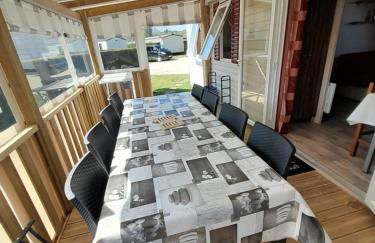 Mobil home camping les Charmettes 4 étoiles les MATHES en Charente Maritime prés du ZOO de la Palmyre 8 personnes tout confort 3 chambres 2salles de bains 2 WC Lave linge lave vaisselle Climatisation bien situé - Foto 12