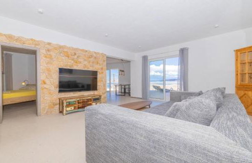 2 Bedroom Amazing Apartment In Lukovo - Foto 3