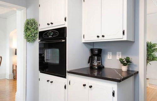 King Bed - 5 Min to MOA - 75 & 65' HDTV - Ping Pong - Foto 22