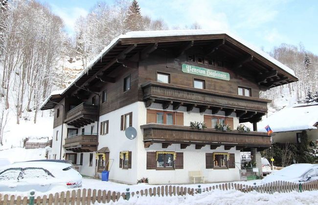 Cozy Apartment in Saalbach-Hinterglemm near Ski Area - Foto 1