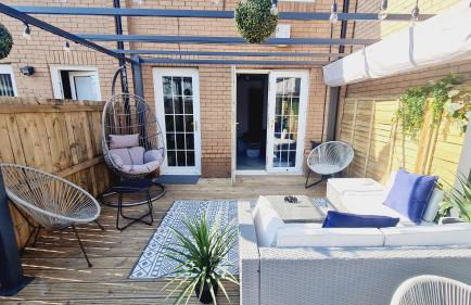 Beautiful 2bed house with garden, walking distance to town - FREE parking - Foto 8