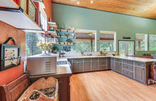 Rustic and Modern Home with Forest Views in Newport! - Foto 10