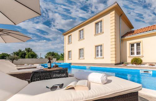 Villa Jakov - Photo 1