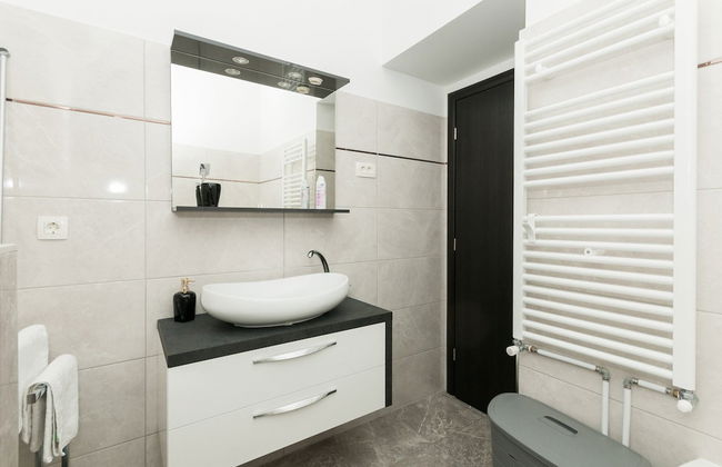 Luxury Villa With Heated Pool, Terrace, and Outdoor Amenities for Relaxation - Foto 29