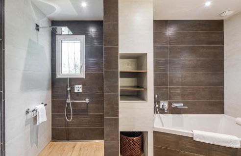 4 Bedroom Stunning Home In Cancale - Foto 17