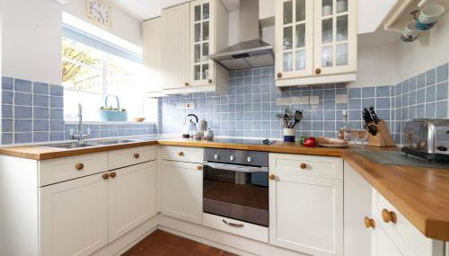 Apple Blossom - Photo 2