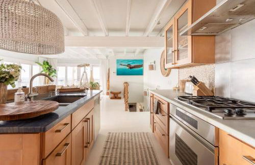 Surfside Villa by Rove Travel - Oceanfront Home with Hot Tub - Foto 14