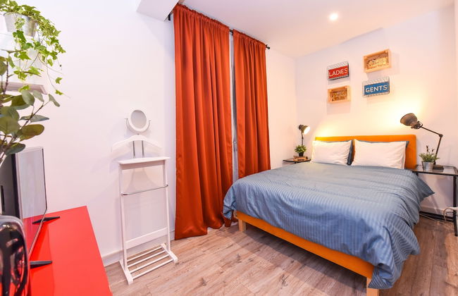 Parliament & River View Apartments - Photo 30