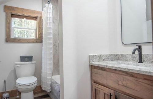 Tucked away in the woods - minutes to the New River - Acreage to explore! - Foto 35