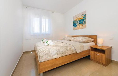 Six-Bedroom Holiday Home In Rogoznica - Foto 35