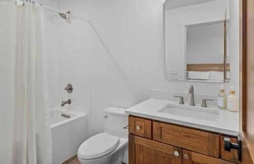 Old Grove Retreat in Suncadia- Gourmet Kitchen, Hot Tub, BBQ, Firepit, Outdoor Seating, Smart TVs, Hi-speed Wi-Fi - Foto 36