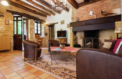 Spacious farmhouse with private heated pool in a rustic garden - Foto 12