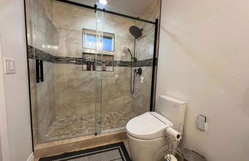 Serenity - Amazing Views & Modern Charm - Photo 24