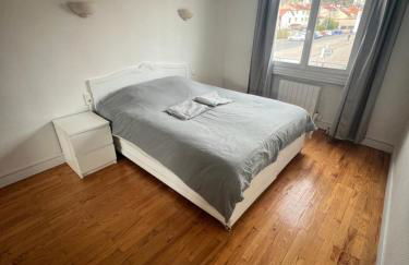 Le Toit des Volcans - 8 couchages - Terrasse privée et Wifi - Foto 3