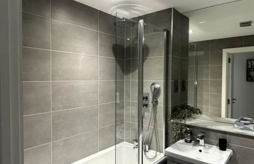 Luxury Oaks Suite, Free private parking, 2 Bed 2 Bathroom Apartment, Central Solihull - Foto 11