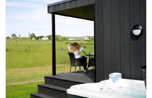 Stunning 2 Bed Glamping Cabin with private Hot Tub - Pod 1 - Foto 8