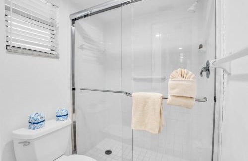 Deluxe Condo with Lake Views - Foto 24