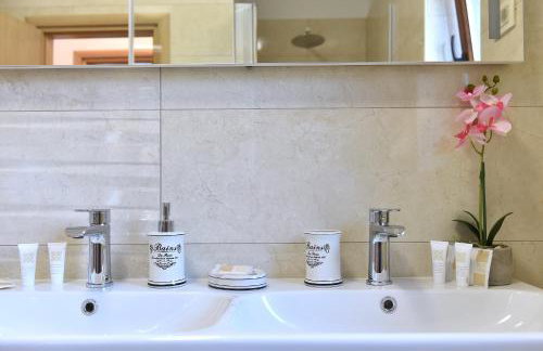 Villa Muskatel KRK -with heated covered pool - Photo 59