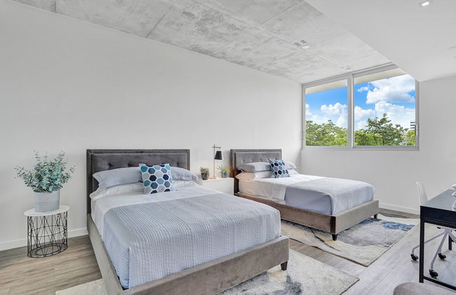 Design District Suites - Photo 9