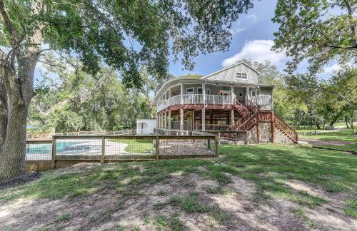 The San Bernard River waterfront provides private access to a spa, boat ramp, and jet skiing - Photo 33