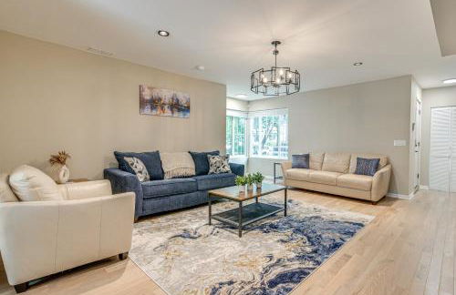 2 Mi to South Shore Beach Urban Retreat with Yard - Foto 1