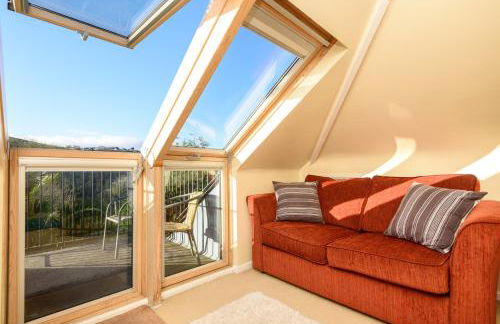 Beach Front House with Stunning Sea Views and Free Parking - Foto 17