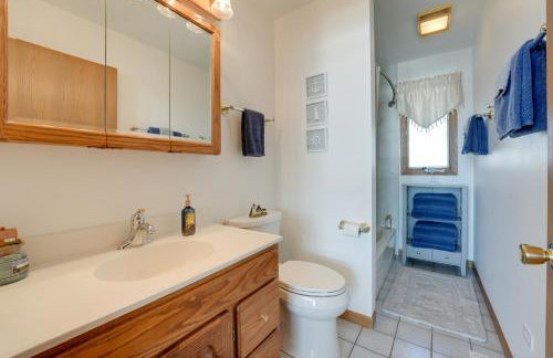 Lakeside Michigan Retreat with Boat Dock and Fireplace - Foto 17